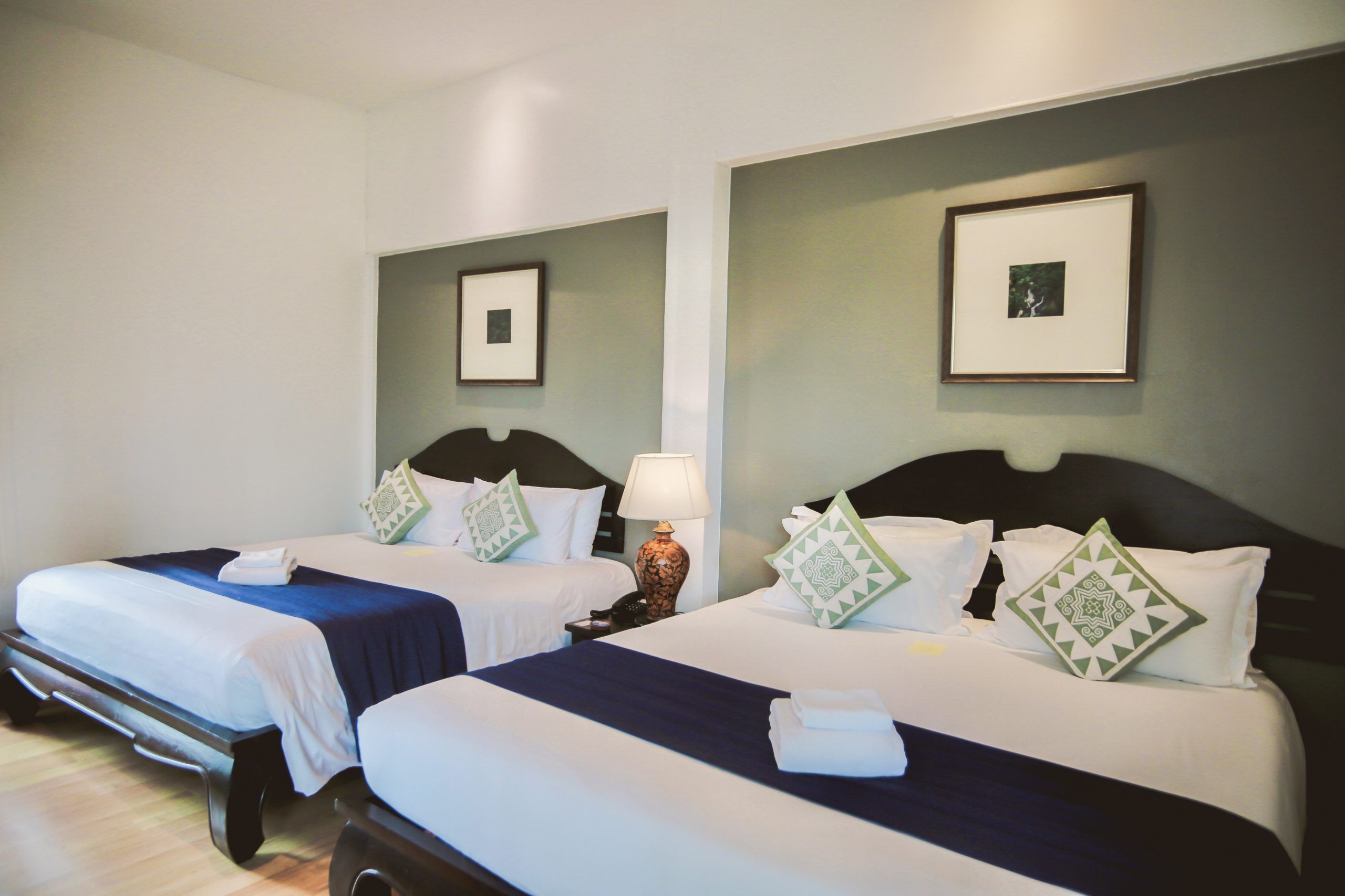 Family Pool View Large bed, can accommodate 4 people